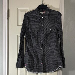 2/$25, 3/$30 Tin Haul black and white arrow shirt